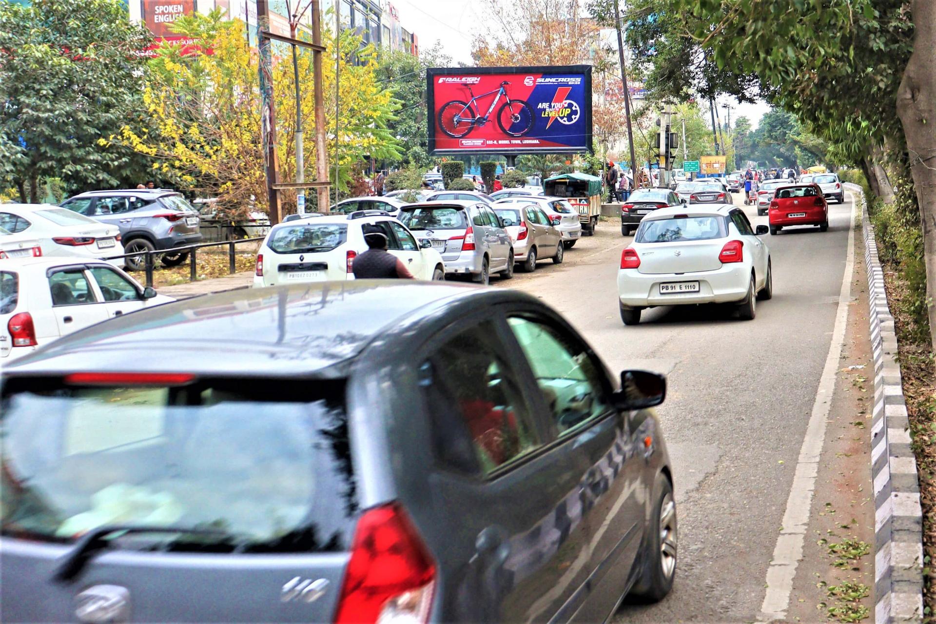 Pakhowal Road facing Feroze Gandhi Market