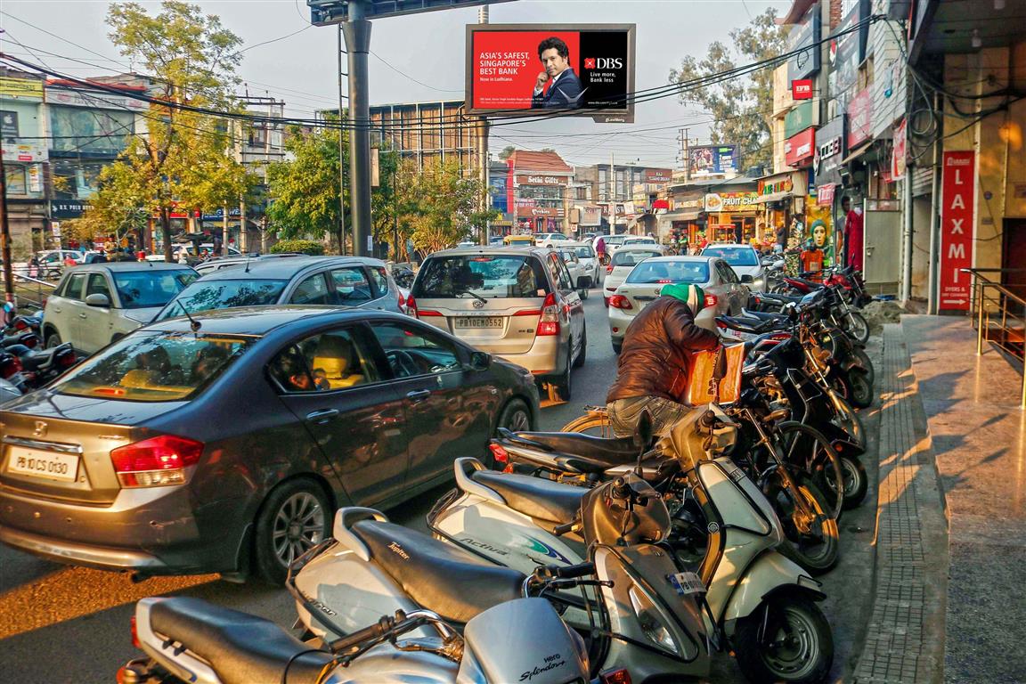 Model Town-Gole Market4