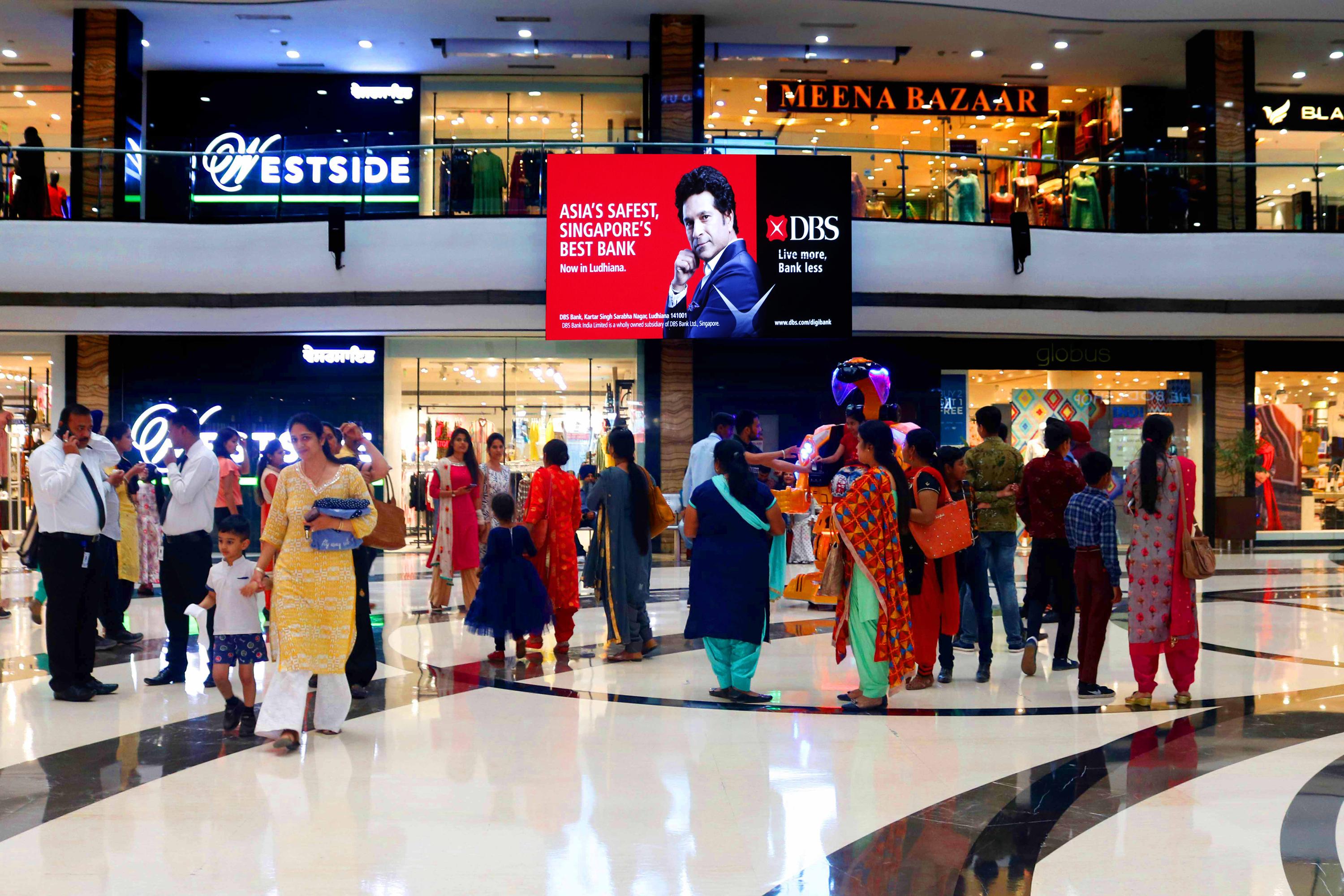 Wave Mall - Digital Screen