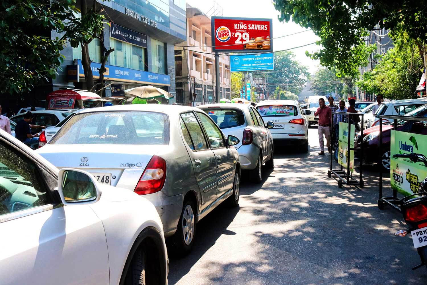 Feroze Gandhi Market2